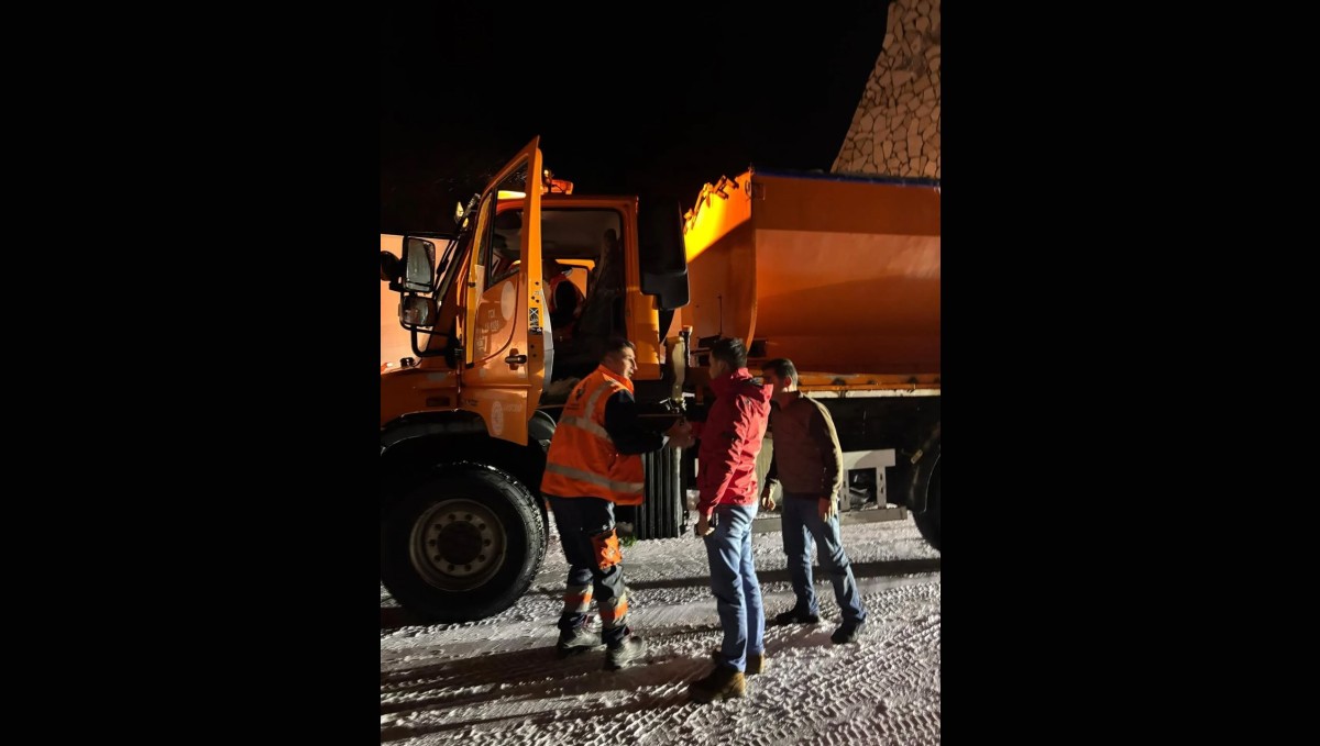 3 bin rakımlı Karabet Geçidi'nde kar yağışı etkili oldu