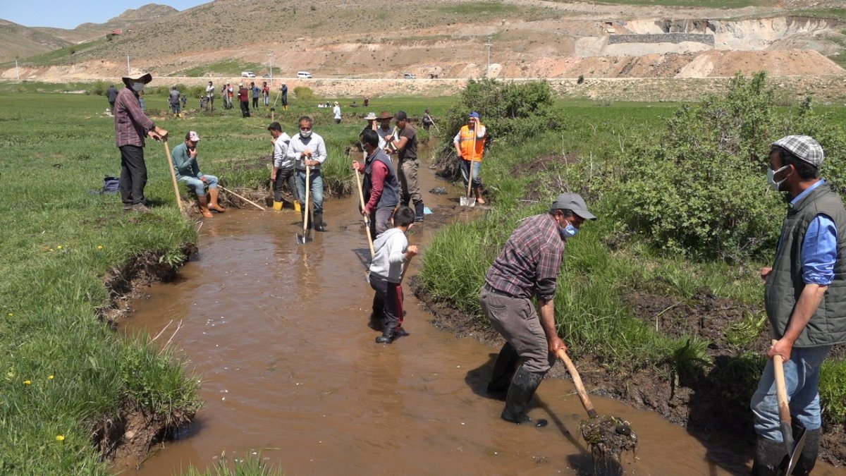 3 bin yıllık sulama kanalına imece usulü temizlik