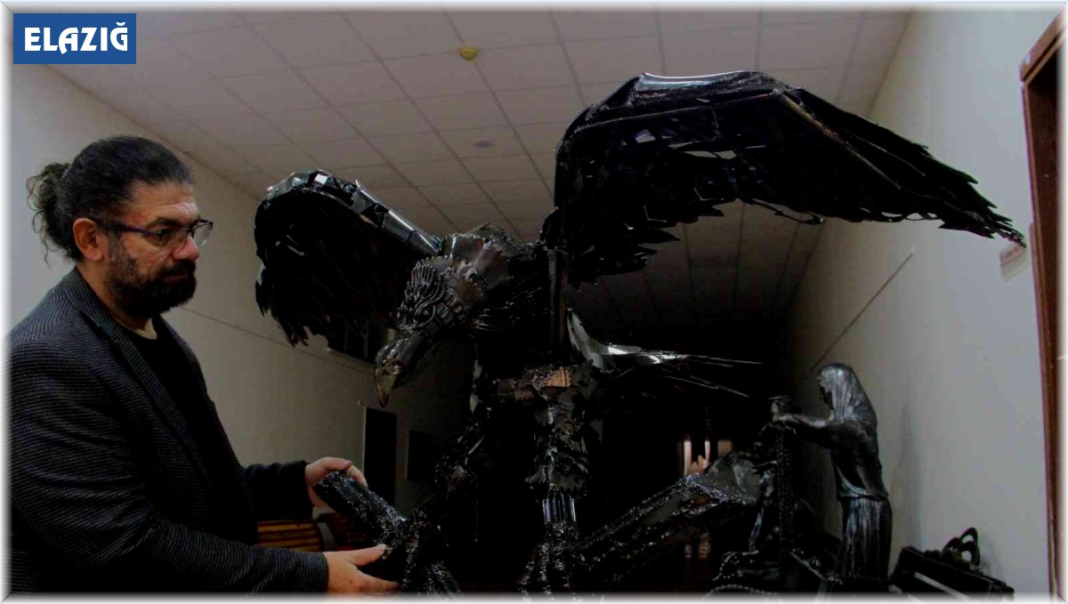 3 binden fazla atık malzemeyle 150 kiloluk dev kartal yaptı