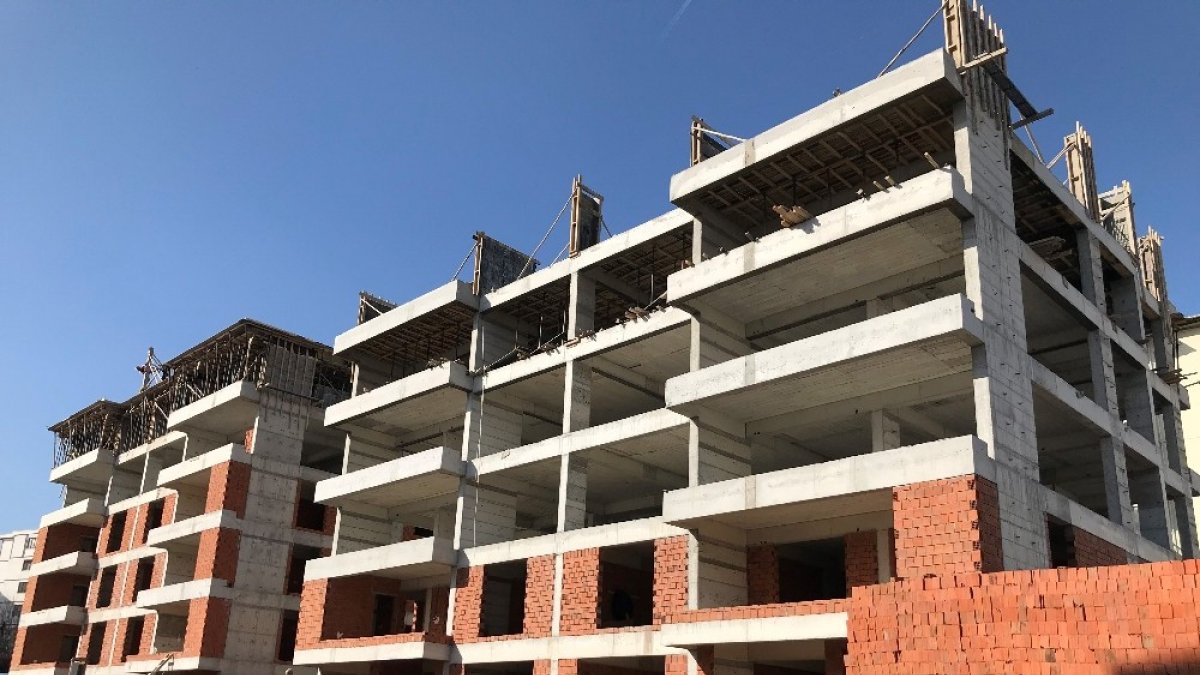 3. kattan düşen işçi ağır yaralandı