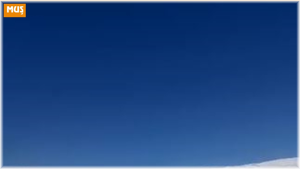 3 metreyi bulan karda yol açma çalışması