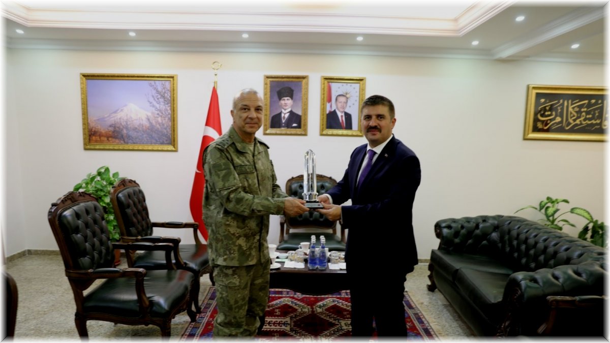3. Ordu Komutanı Korgeneral Türkgenci’nden Vali Sarıibrahim’e ziyaret