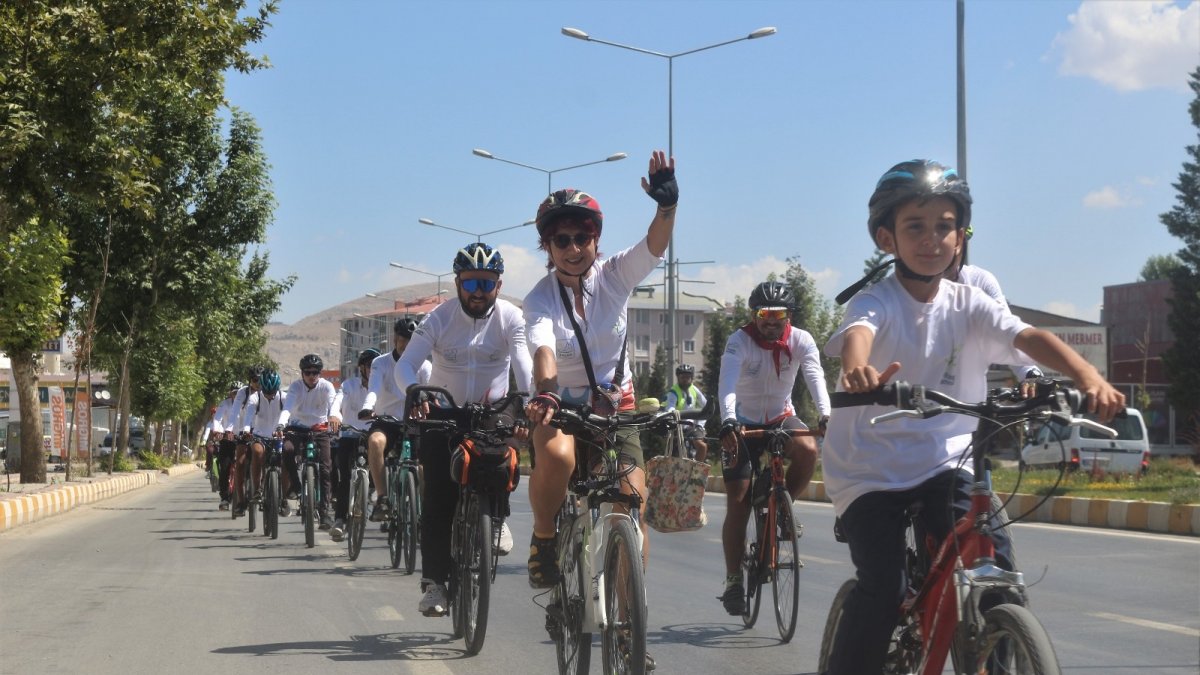 3. Van Gölü Bisiklet Festivali başladı