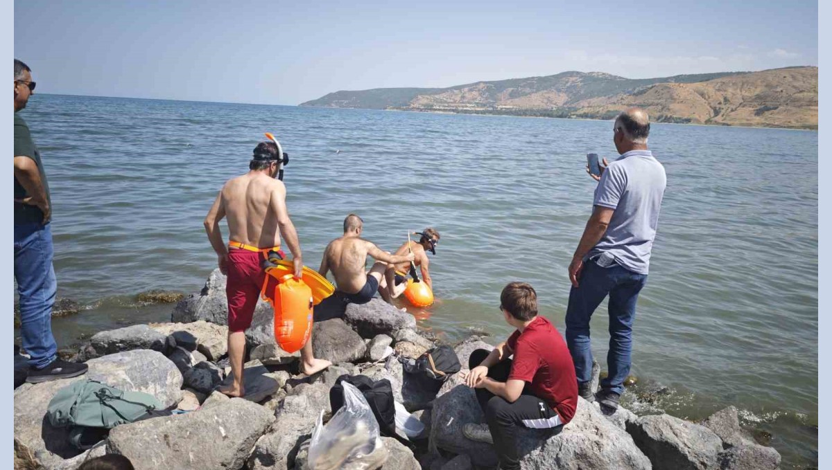 30 Ağustos'ta Van Gölü'nde 6 kilometre yüzdüler