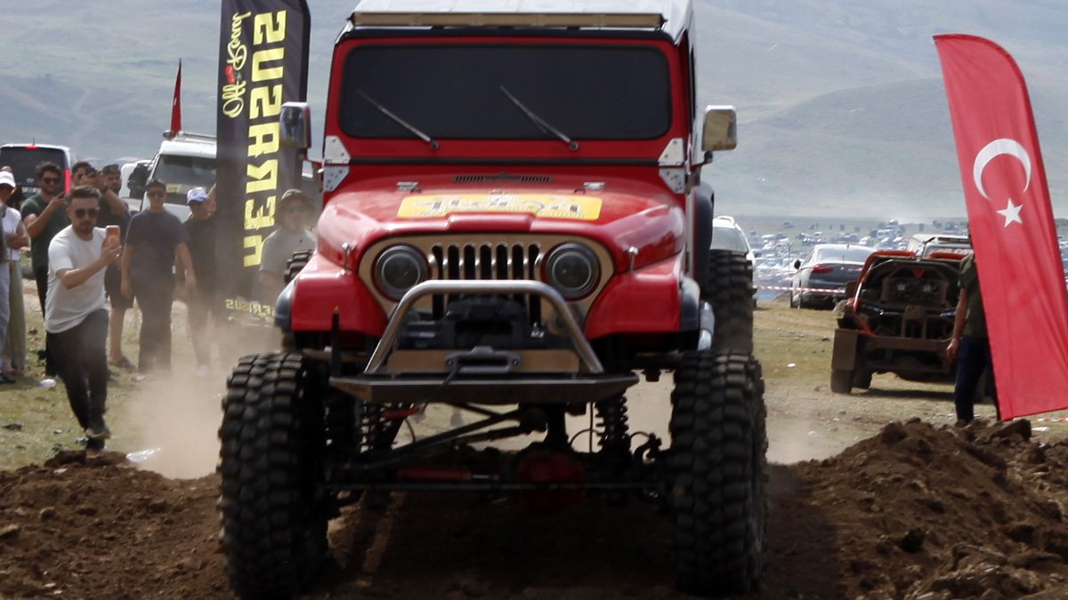 30 Arazi Aracı Balık Gölü'nde: Ağrı'da Nefes Kesen Off-Road Heyecanı