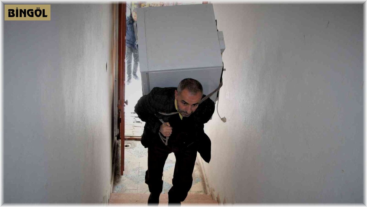 30 yıldır şehrin yükünü omuzlarında taşıyor