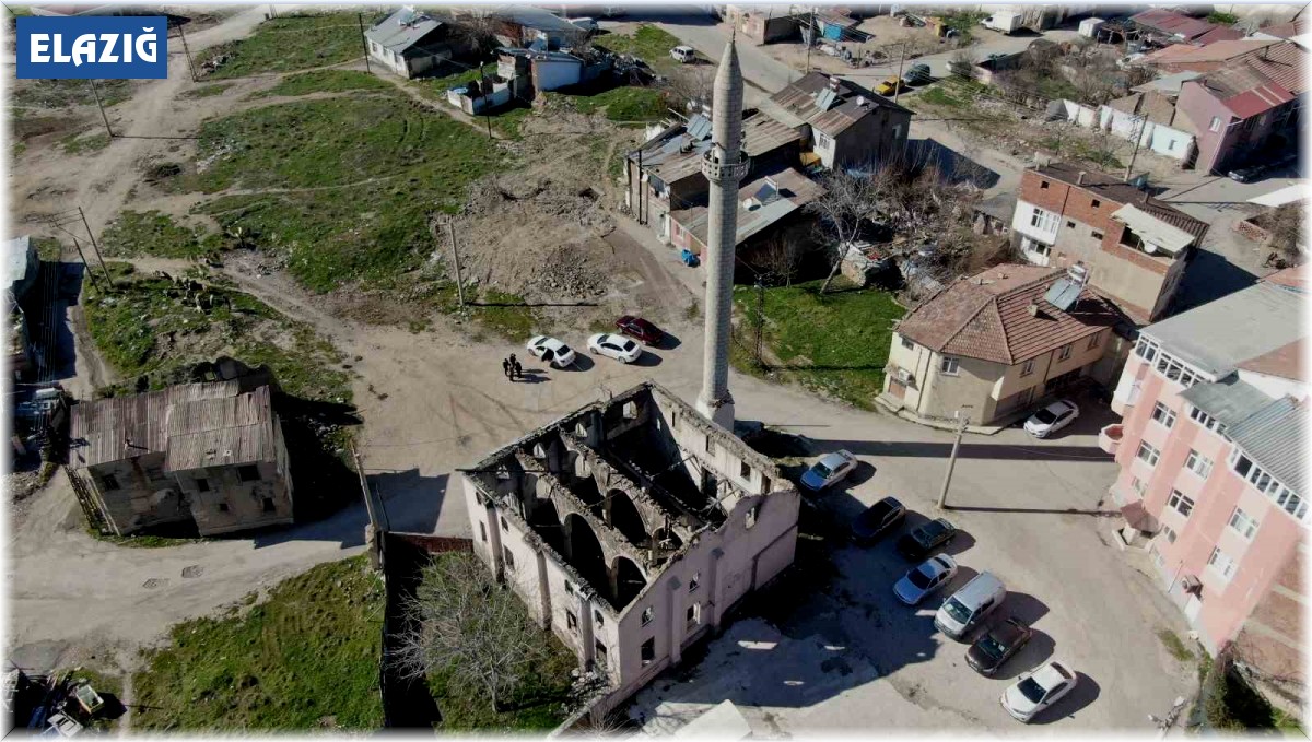 300 yıllık cami bakımsızlıktan harabeye döndü