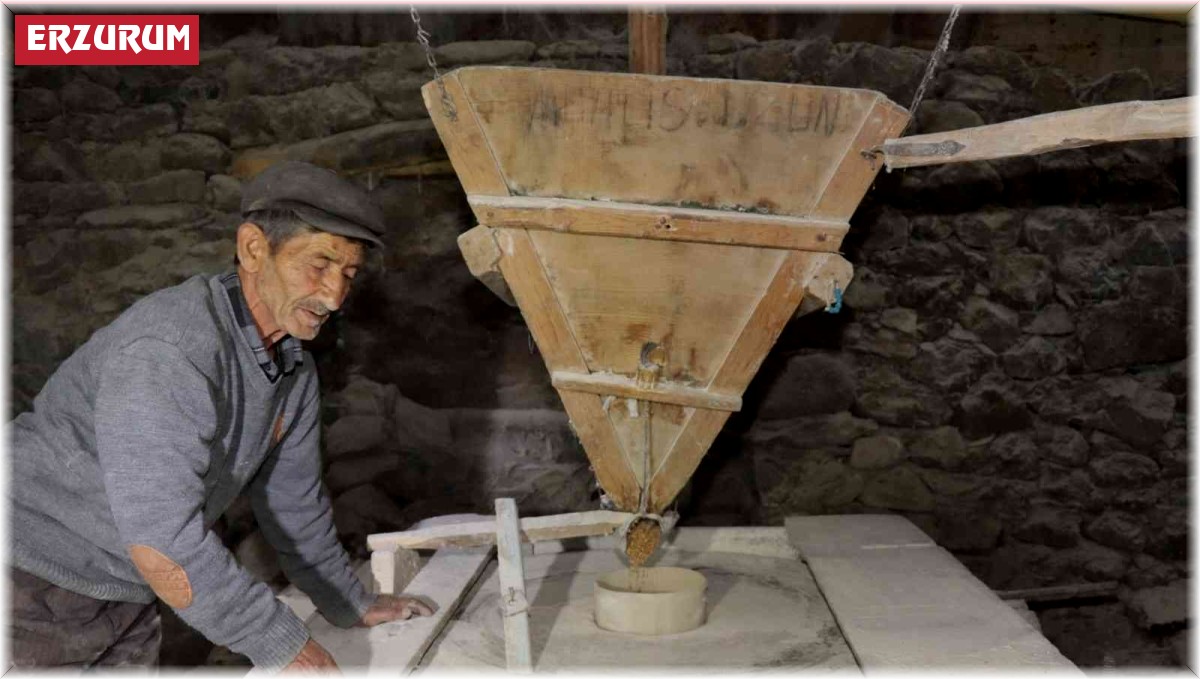 300 yıllık su değirmeni un öğütmeye devam ediyor