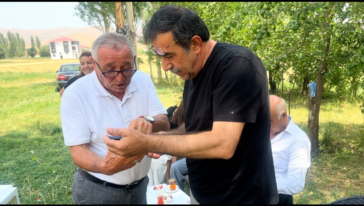 31 yıl sonra eski okulunu ziyaret etti, öğrencileriyle bir araya geldi