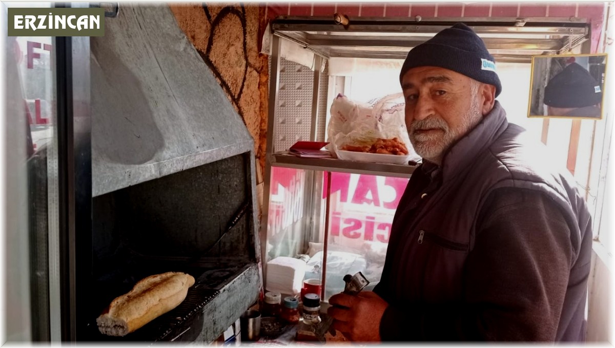 34 yıldır köfte ekmek satıyor