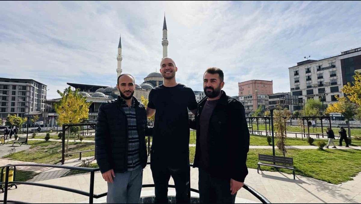 35 ülke gezen Amerikalı Yüksekova'ya ulaştı