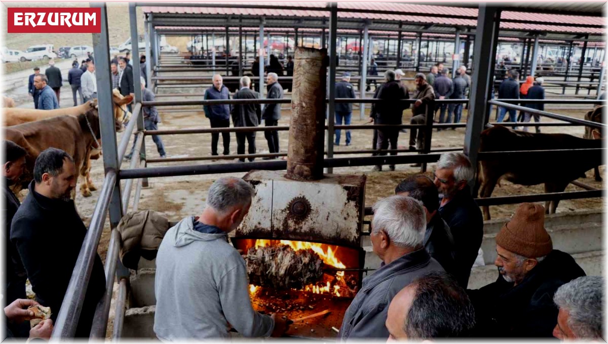 35 yıldır hayvan pazarında cağ kebabı yapıyor