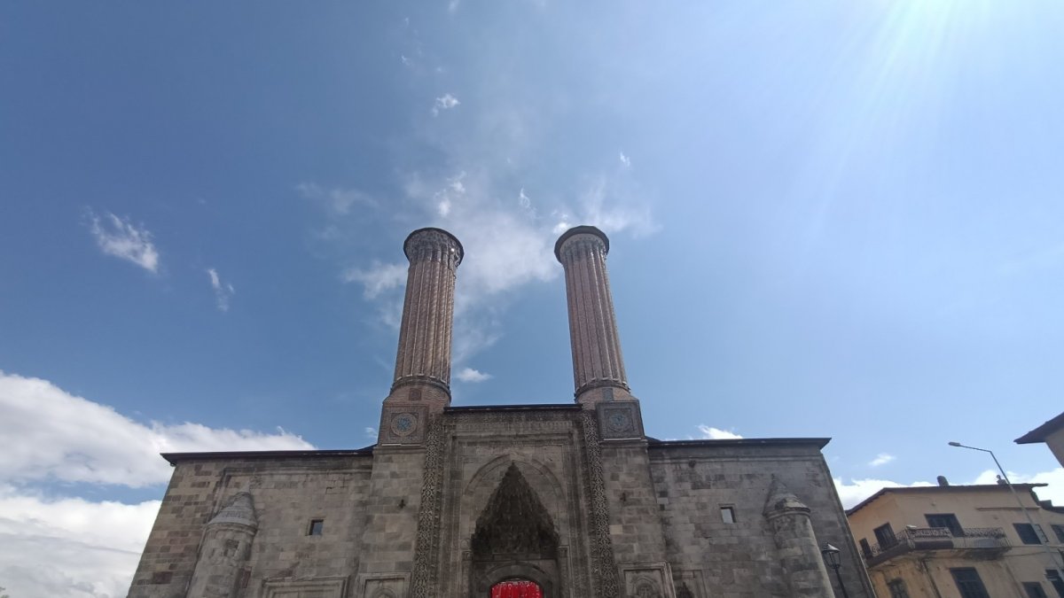 350 yıllık Çifte Minareli Medrese kapılarını Vakıf Eserleri Müzesi olarak tekrar açtı