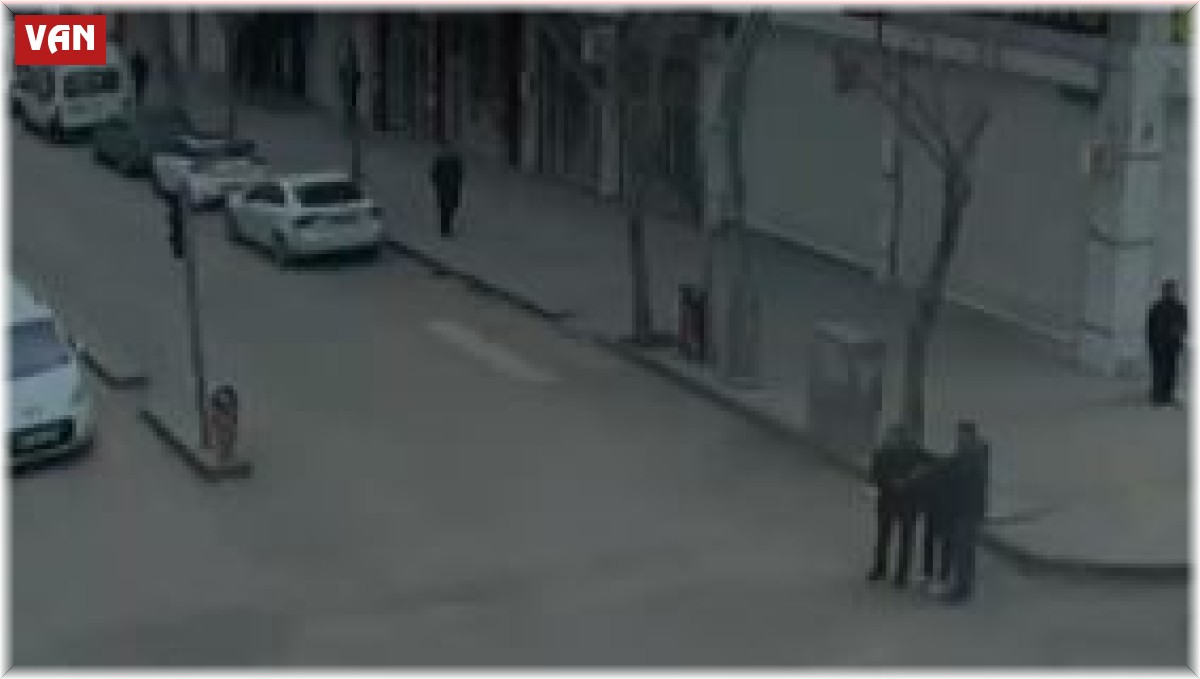 360 saatlik kamera görüntüsünü inceleyen polis şüpheli şahsı caddede yakaladı