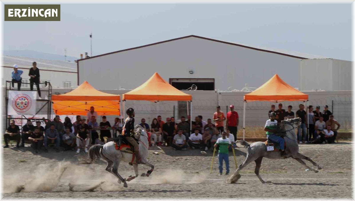 38 derece sıcaklıkta atlarını dörtnala koşturdular