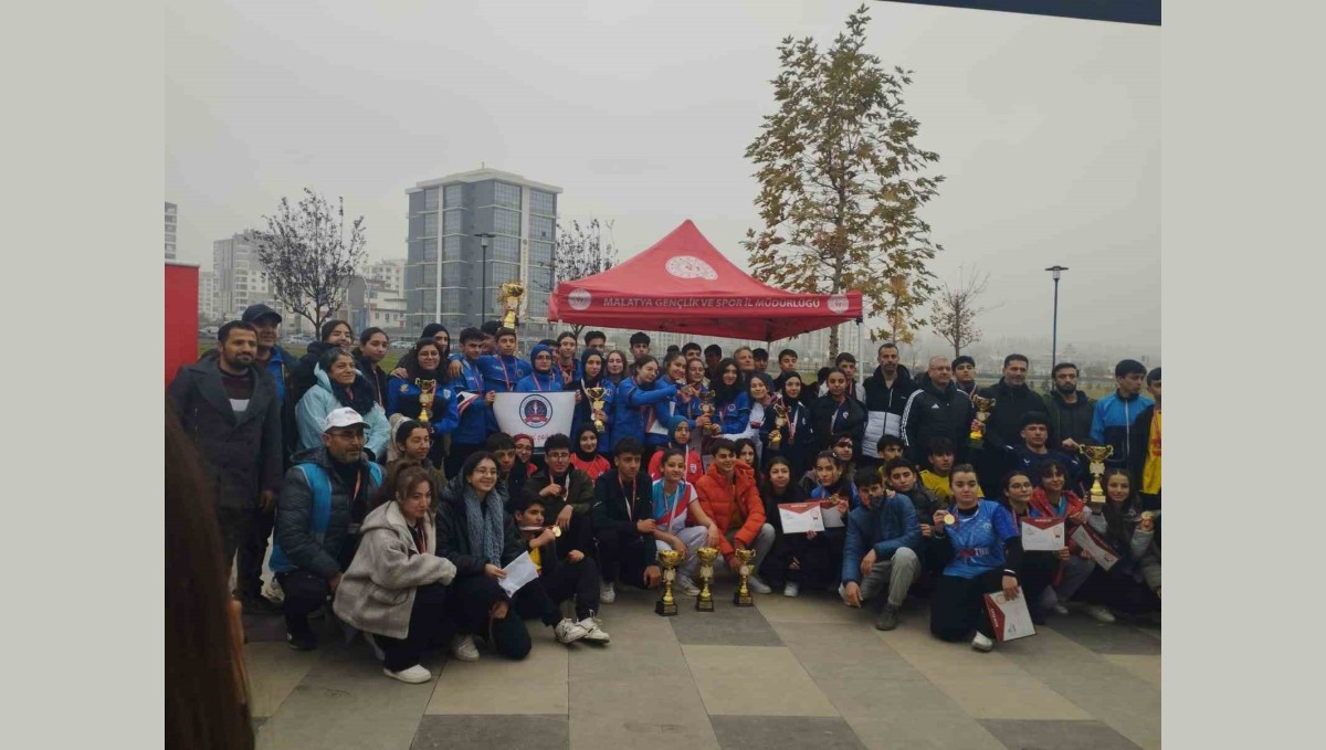 380 sporcu Okul Sporları Oryantiring Yarışması'nda ter döktü