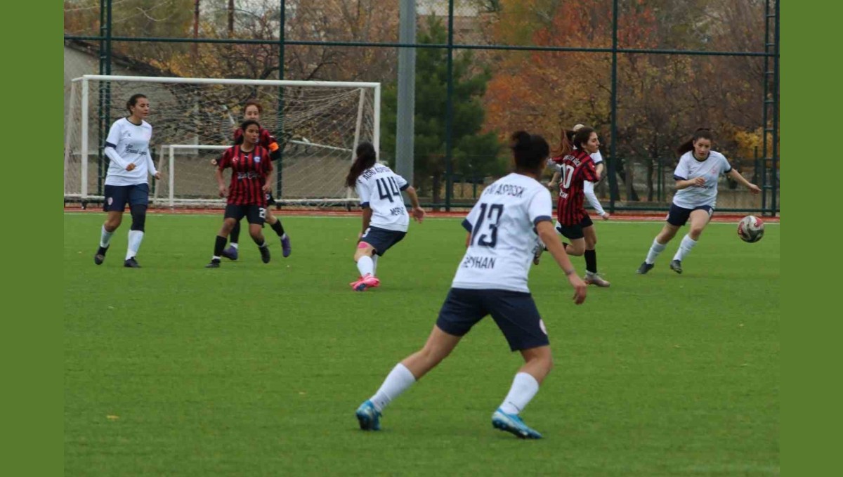 Erzincan'ın kızları Ağrı'ya 5-0 yenildi