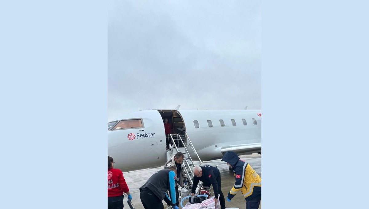Ağrı'da riskli gebelik uçak ambulans ile Ankara'ya taşındı