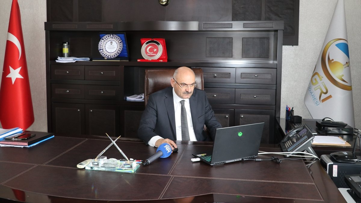 Ağrı İl Özel İdaresi Genel Sekreteri Tenekeci, AA'nın Yılın Kareleri oylamasına katıldı