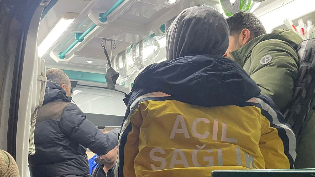 Ağrı Eleşkirt’te aracın üzerine çığ düştü: 4 kişi ekiplerce kurtarıldı
