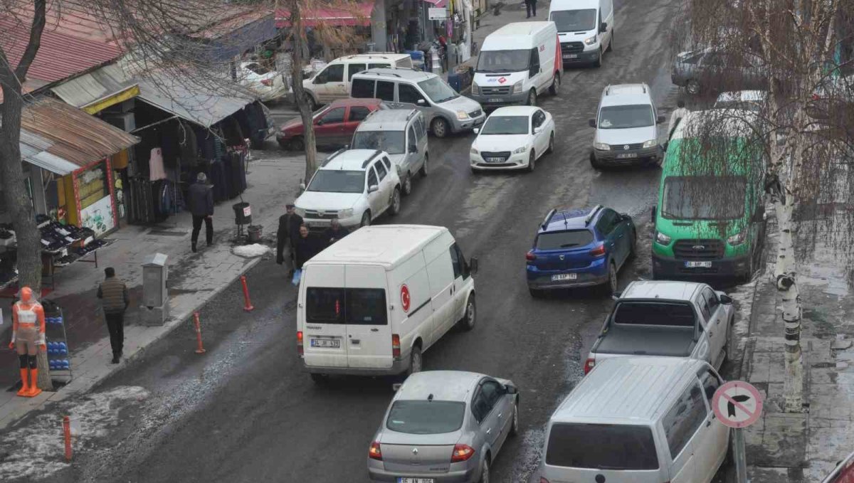 Kars'ta araç sayısı 54 bin 967'ye ulaştı, trafikte yoğunluk arttı