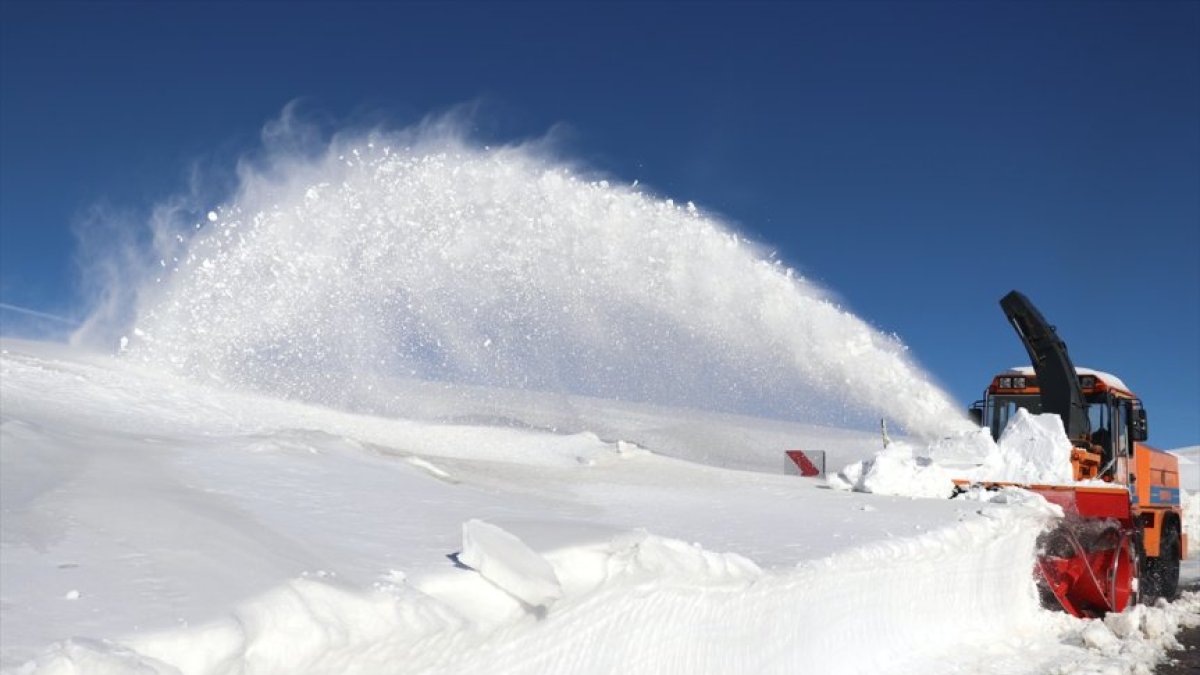 Ağrı’da son 10 yılın en yoğun karı: Bazı noktalarda yükseklik 5 metreyi buldu