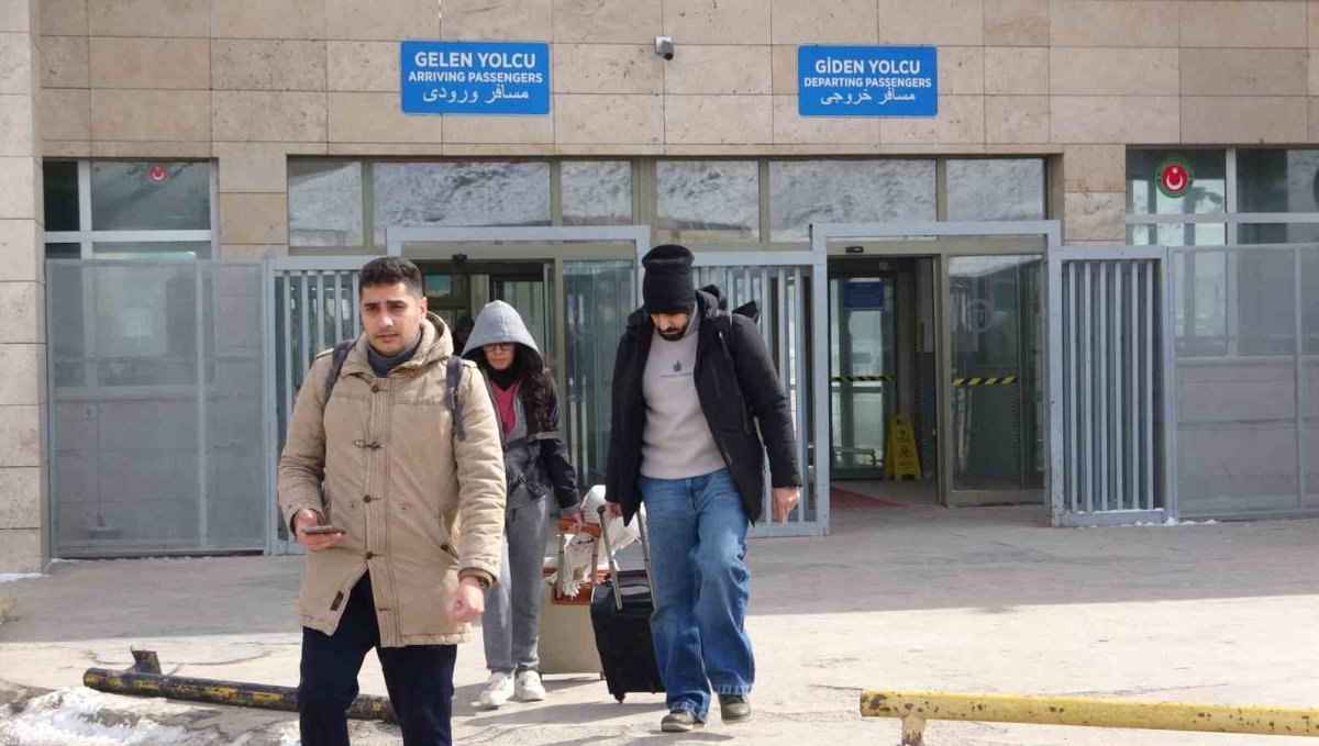 Kapıköy Gümrük Kapısı'nda geçişler kontrollü sürüyor