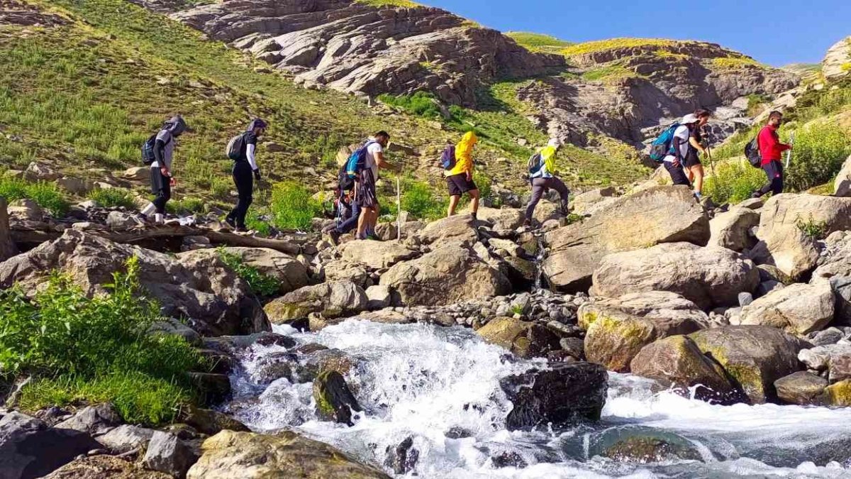 4 bin 116 rakımlı Cilo Dağı'na doğa yürüyüşü