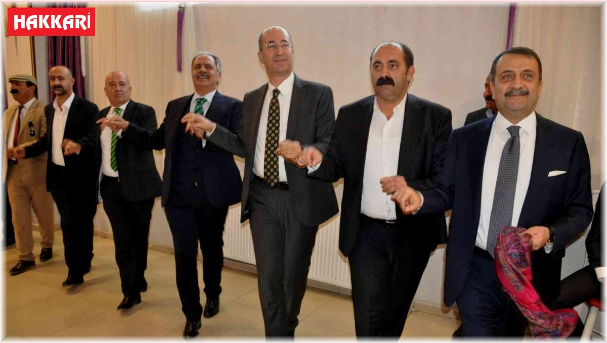 4 bin kişinin katıldığı düğünde Vali Akbıyık da halay çekti