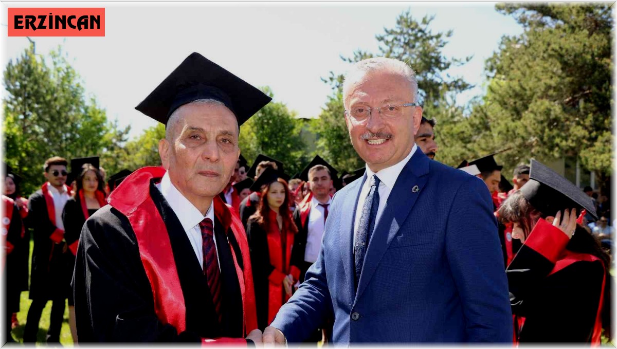 4 çocuk babası 77 yaşında Hukuk Fakültesinden mezun oldu