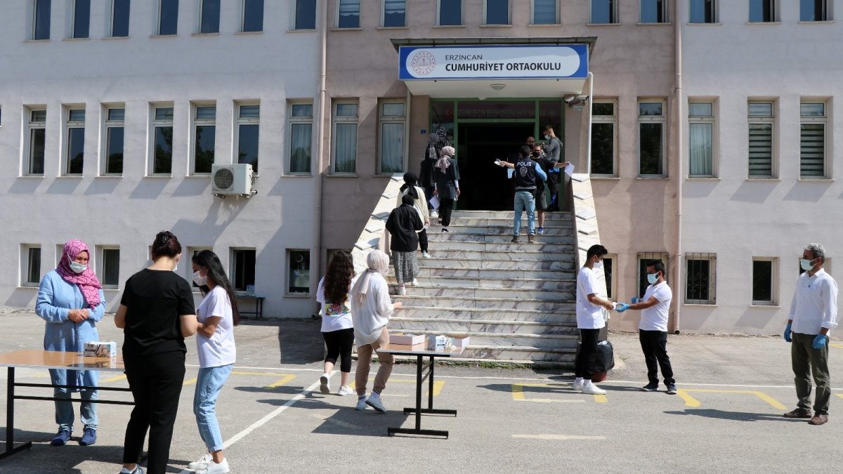 4 dakika geç kaldığı için sınava alınmayınca eğitim sistemini suçladı