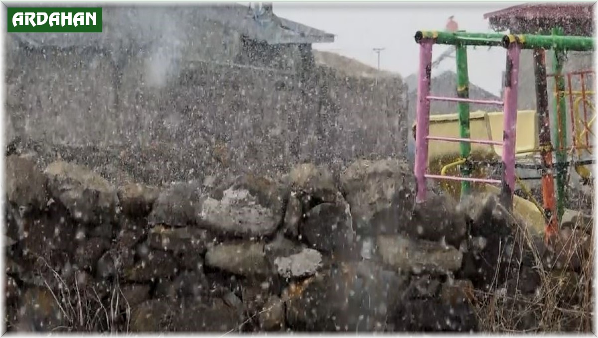 4 Mayıs'a karla uyandılar