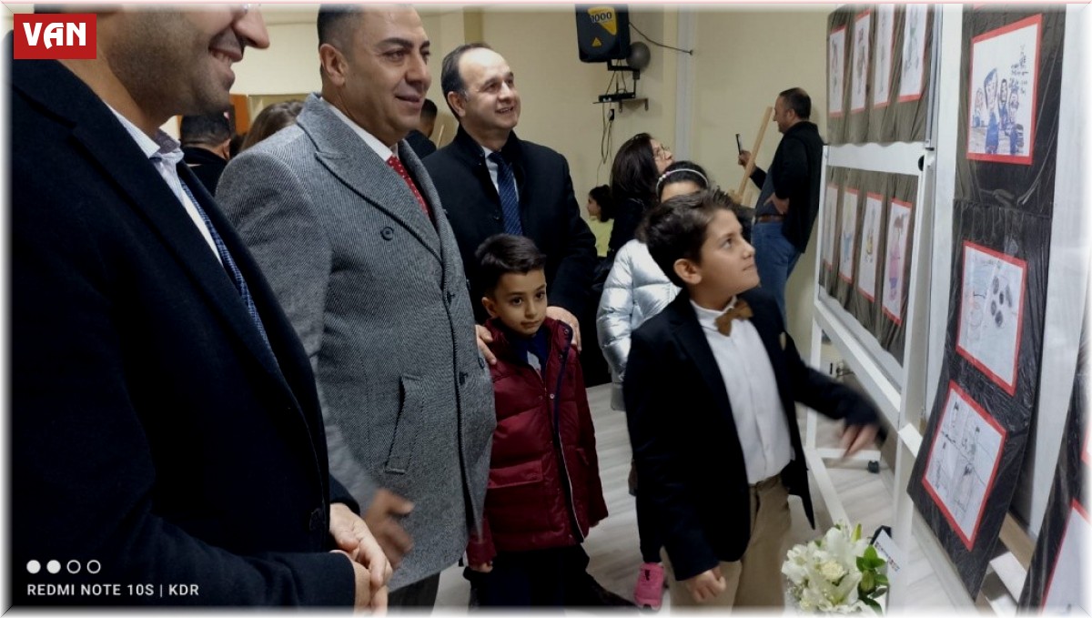 4. sınıf öğrencisinden kişisel karikatür sergisi