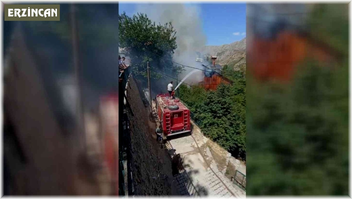 4 tarihi evin hasar gördüğü Kemaliye'de çıkan yangına müdahale sürüyor