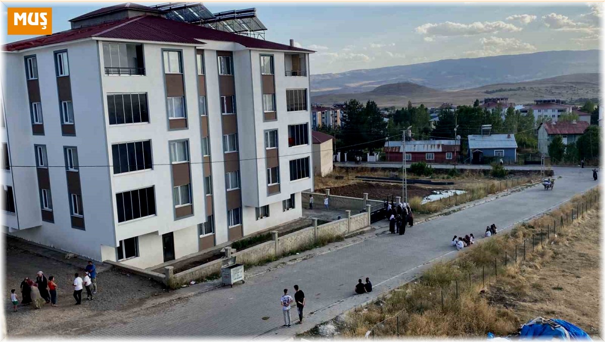 4'üncü kattan düşen çocuk hayatını kaybetti