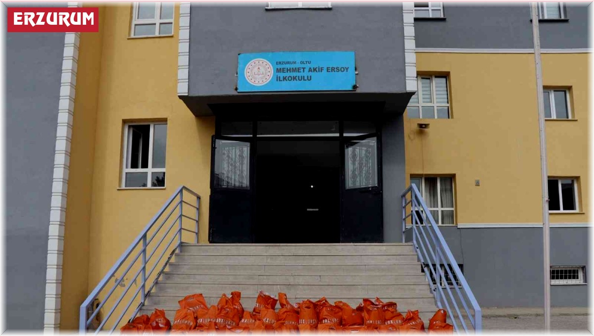 40 öğrenciye kışlık bot aldı