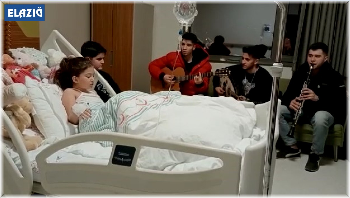 40 saat sonra enkazdan çıkartılan minik Yağmur'a hastanede mini konser