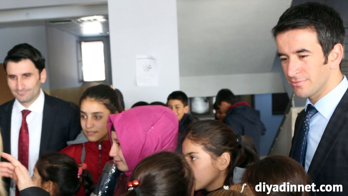 40'tan Fazla Köy Okuluna Ulaştı: Cafer Canşi ve Edip Çağlayan Ağrı'da Binlerce Öğrenciyi Sevindirdi