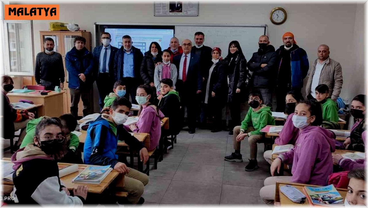 40 yıllık öğretmene ilk öğrencilerinden sürpriz ziyaret