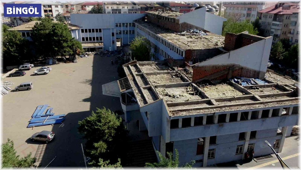 42 yıllık hükümet konağında yıkım işlemi başladı