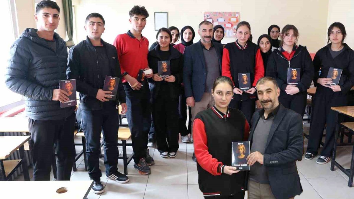 Kadın cinayetlerine sessiz kalmadı, Eleşkirtli lise öğrencisi Zelal Yılmaz "Ölümsüz Kadınlar" romanını yazdı