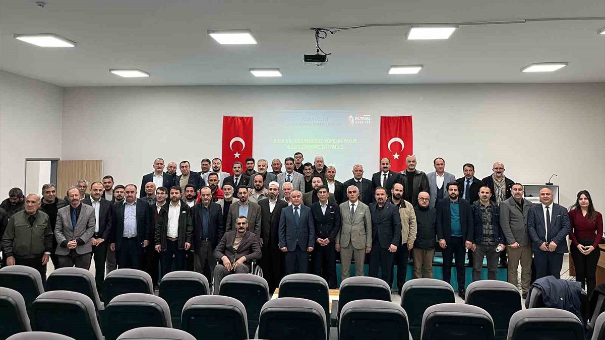 Ağrı'da derneklere 2026 proje başvuruları için eğitim verildi