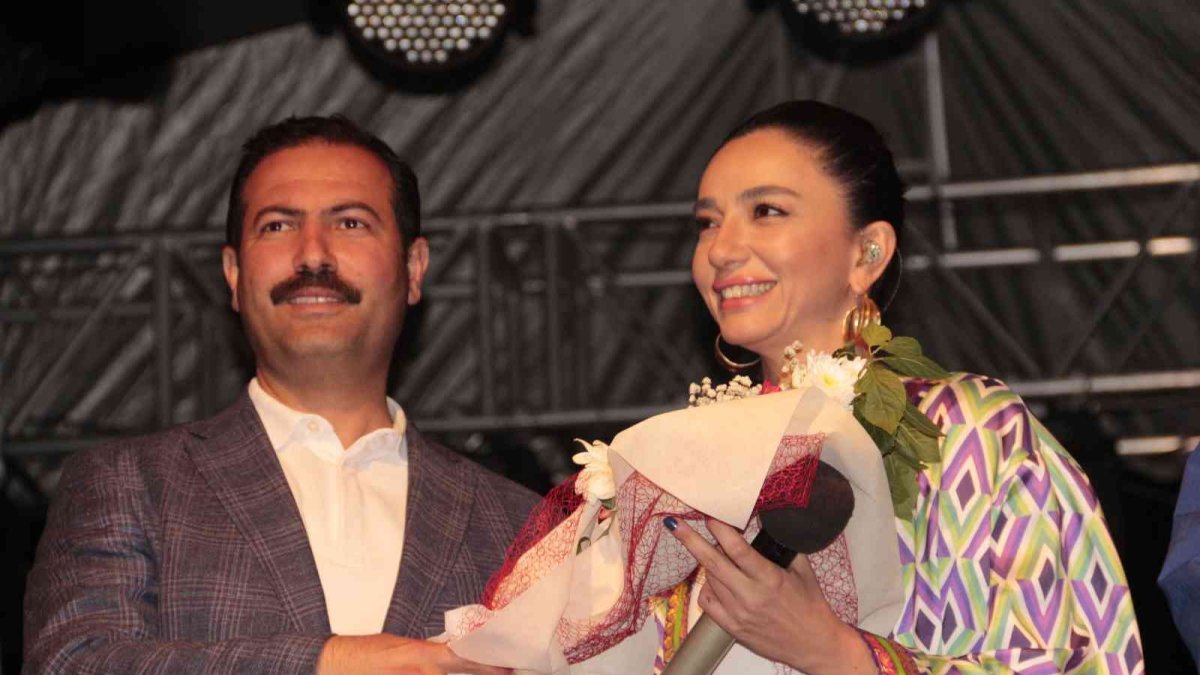 45 bin kişinin katılım sağladığı 'Tatvan Doğu Anadolu Fuarı' sona erdi