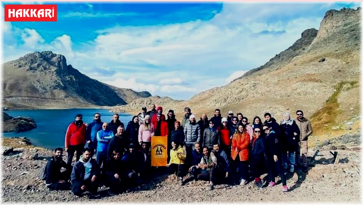 45 dağcı Sat Gölleri'nin güzelliklerini görme fırsatı buldu