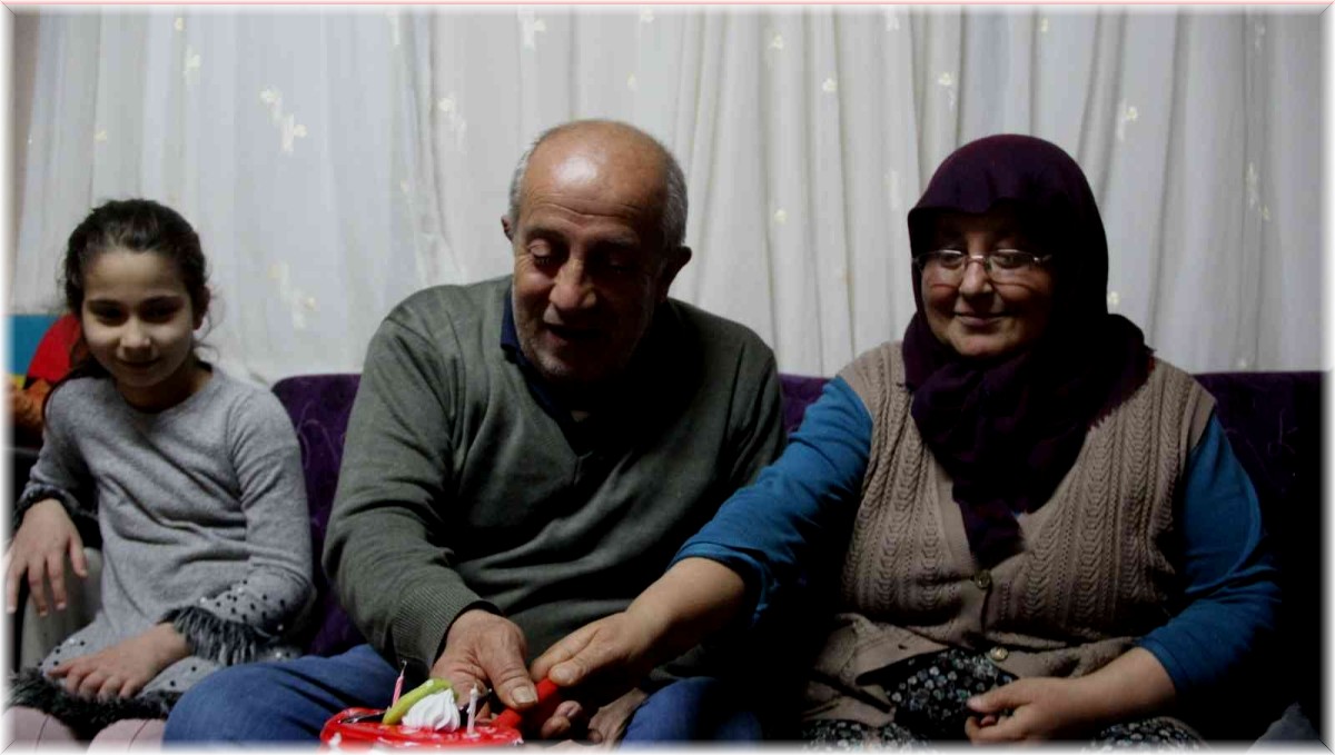 45'inci evlilik yıldönümünü kutlayan çift, kadın cinayetlerine dikkat çekti