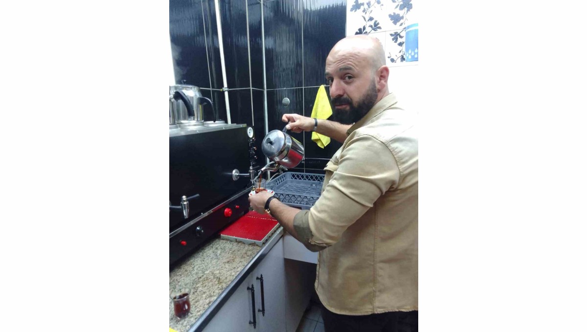 45 yıllık çay ocağını 3 kuşak bir arada işletiyor