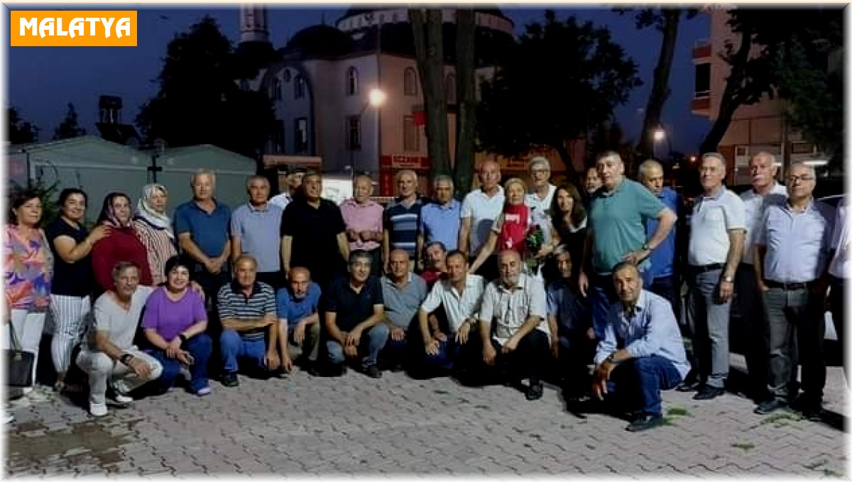 47 yıl sonra öğrencileriyle buluştu