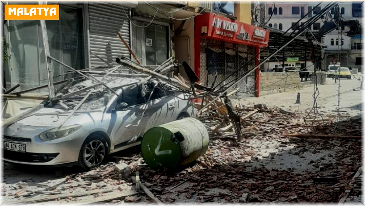 5 dakikalığına park ettiği aracının yanına dönünce şok oldu