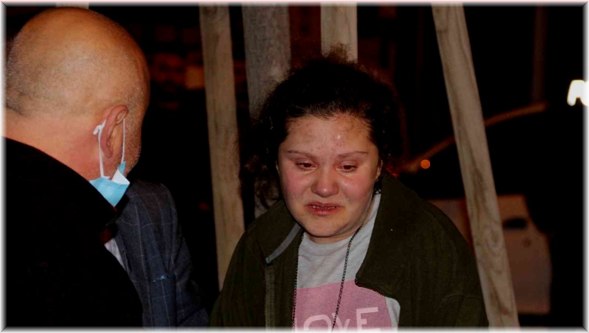 5 katlı bina küle döndü: Yanan evlerini gözyaşları içerisinde izlediler