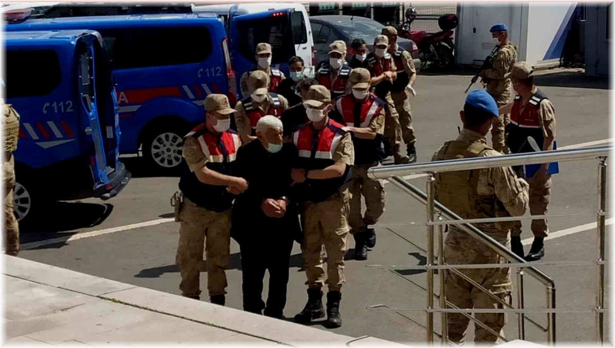 5 kişinin öldürüldüğü olayda korkunç detay: Atlar kavga etti, sahipleri birbirini vurdu